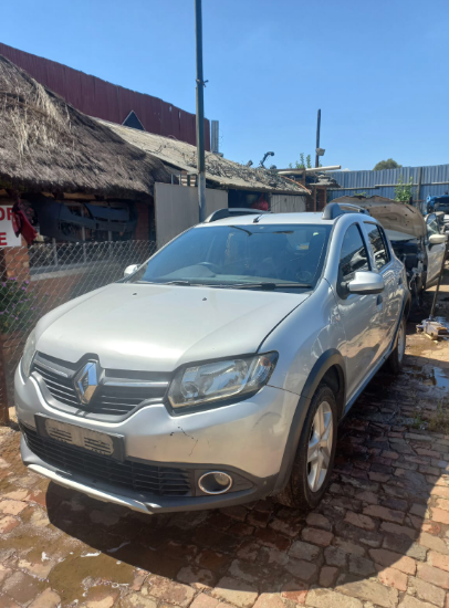 2015 RENAULT SANDERO 2 900T Thumbnail 1