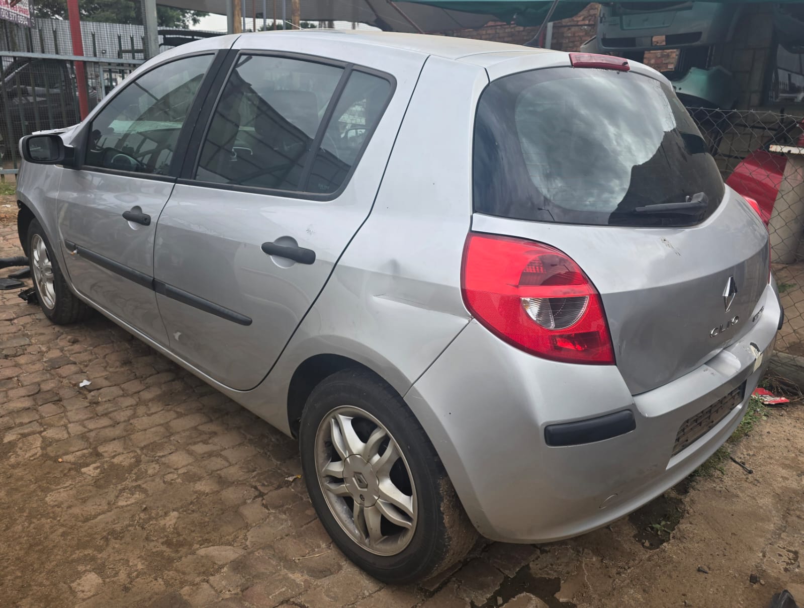 2006 RENAULT CLIO 3 1.6 16V Thumbnail 1