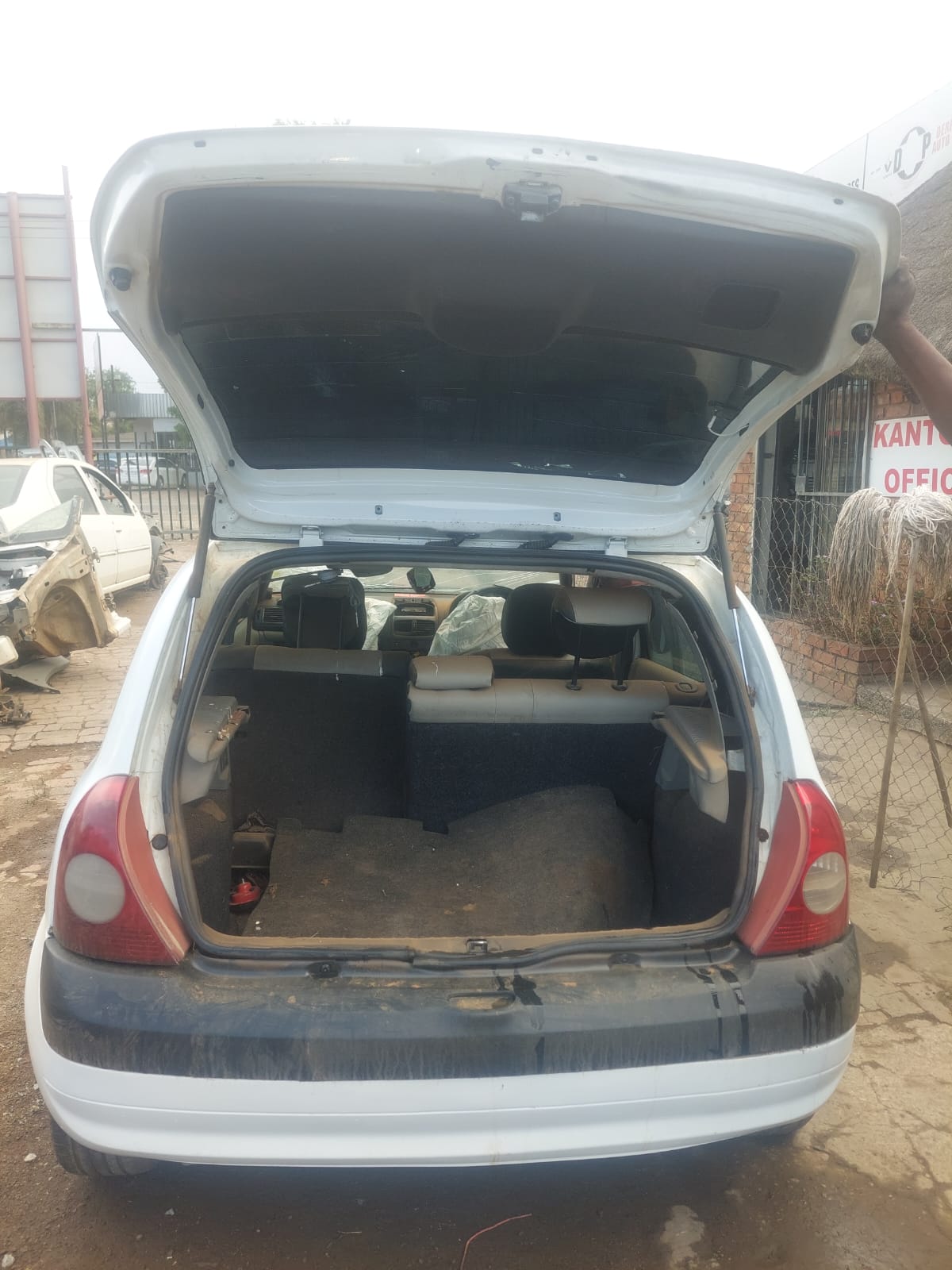 2002 RENAULT CLIO 2 1.4 Thumbnail 2