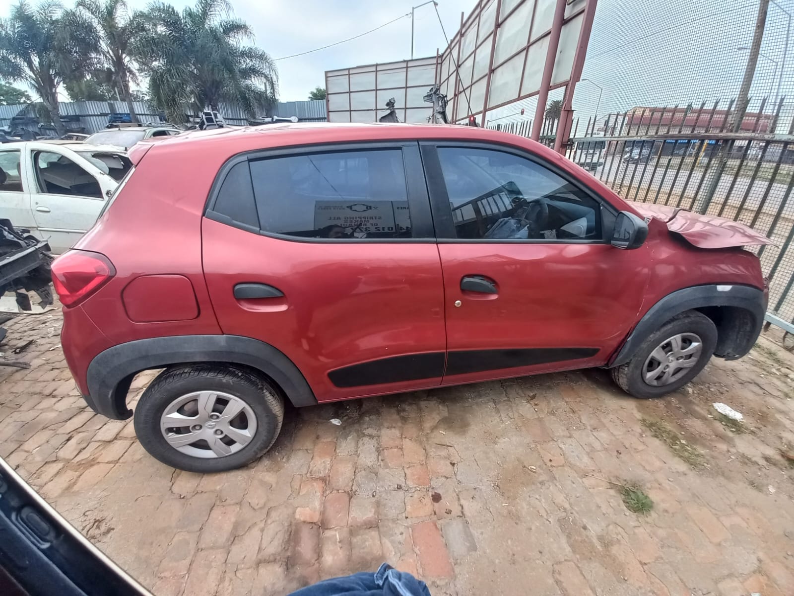 2012 RENAULT KWID 1.0 Thumbnail 2