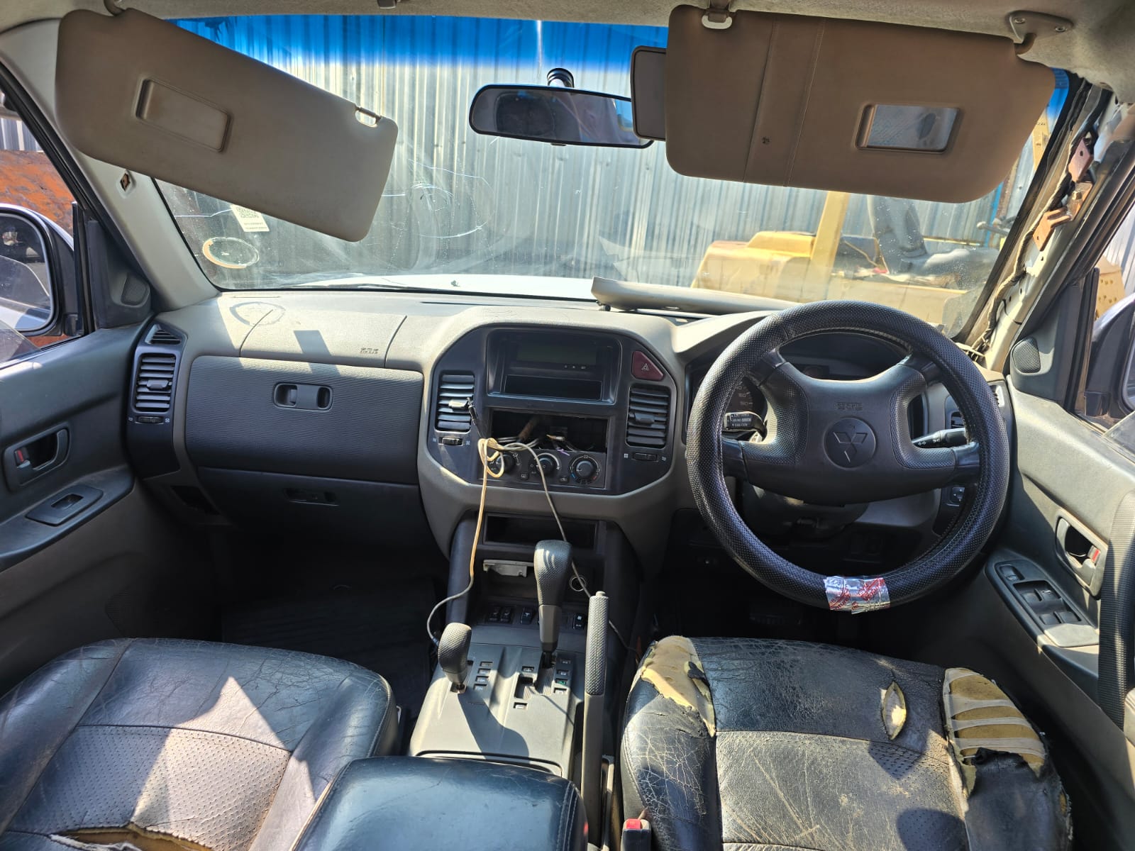 2001 MITSUBISHI PAJERO 3.2 DI-D GLS Thumbnail 3