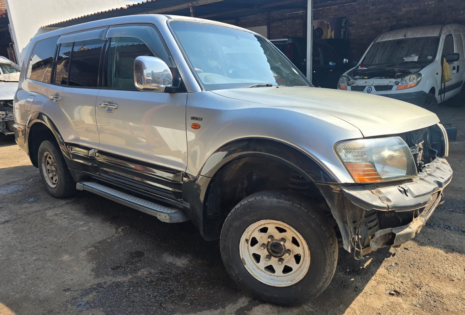 2000 MITSUBISHI PAJERO 3.5 V6 Thumbnail 1