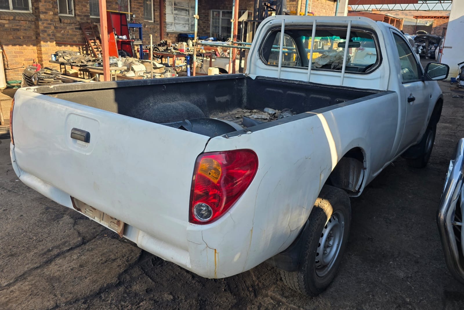  MITSUBISHI TRITON 2.4I Thumbnail 2