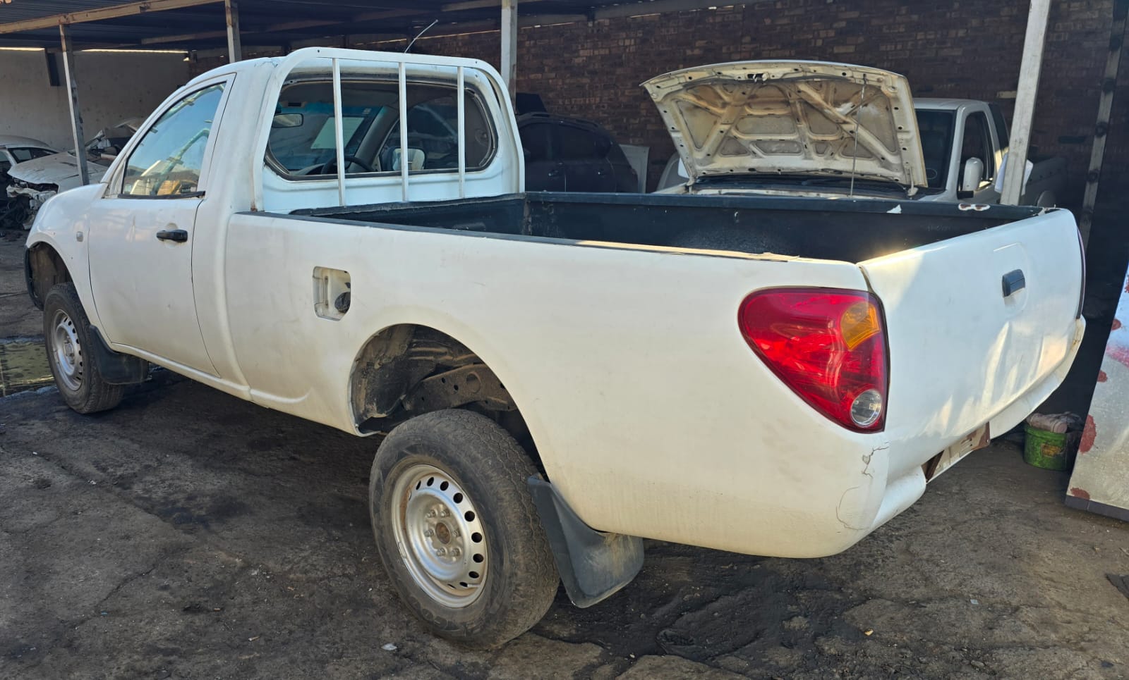  MITSUBISHI TRITON 2.4I Thumbnail 3